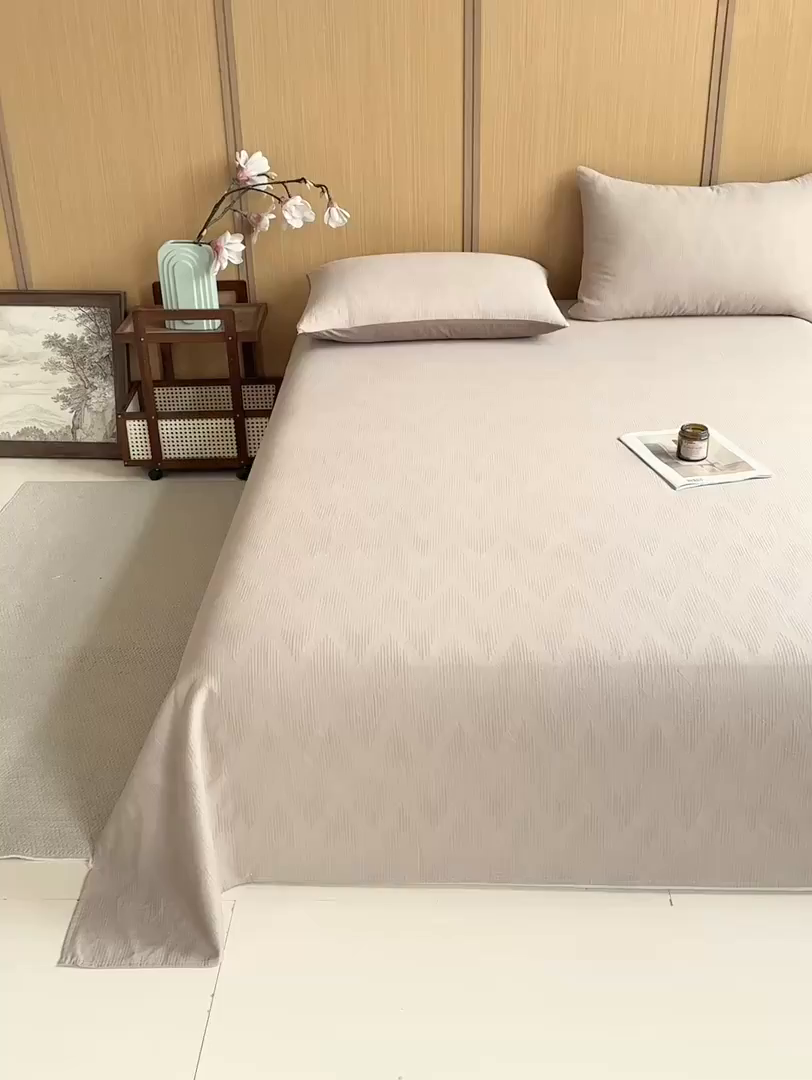 91家纺网 家纺一手货源 找家纺 灰鲸 2026新款全棉简约三层纱色织提花单品床单 影韵-可可奶咖