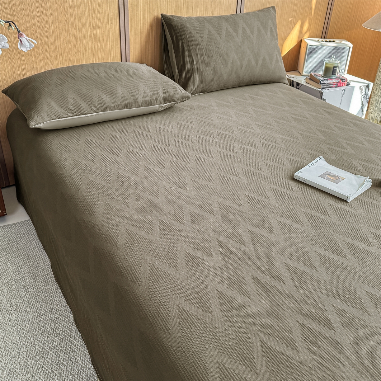 91家纺网 家纺一手货源 找家纺 灰鲸 2026新款全棉简约三层纱色织提花单品床单 影韵-摩卡