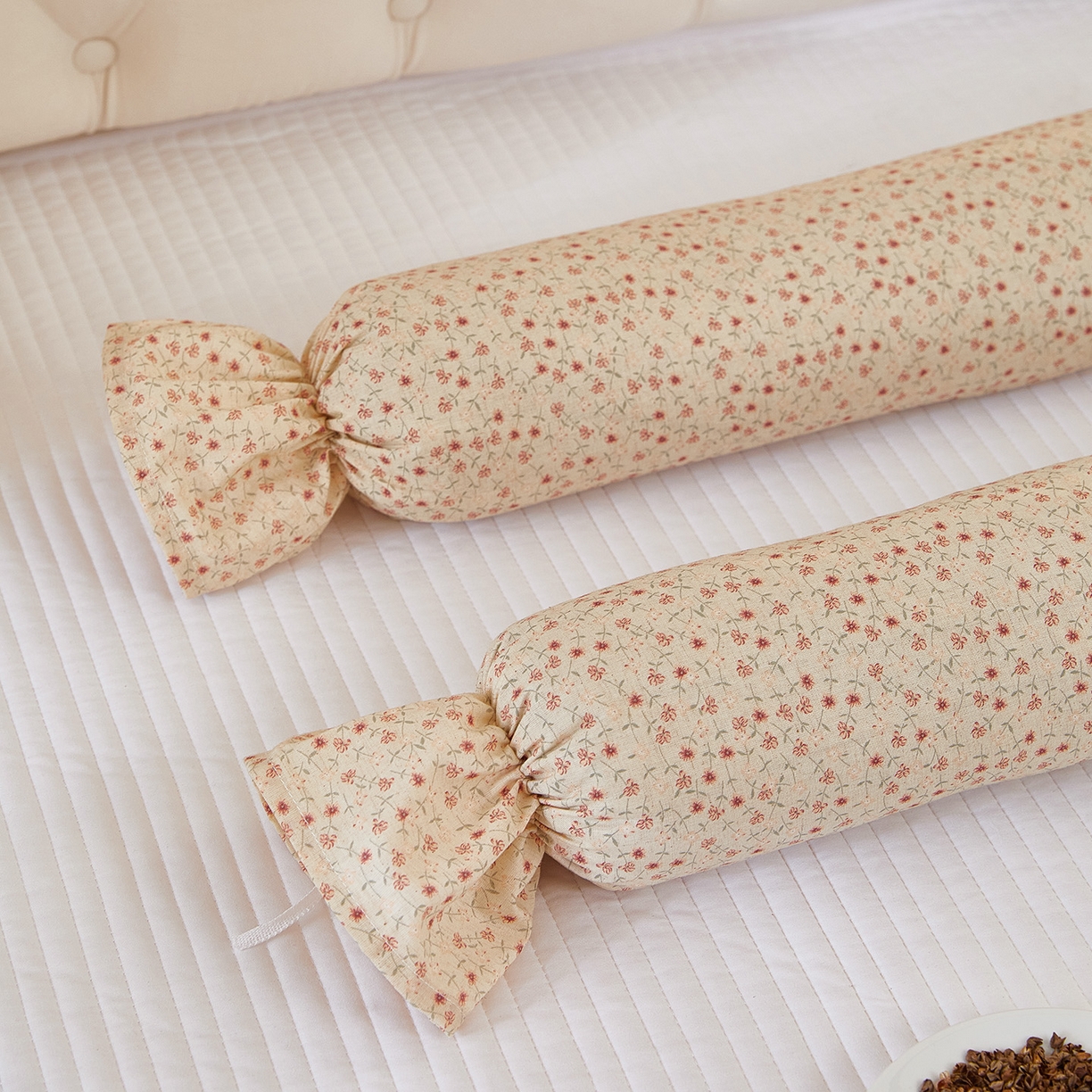 91家纺网 家纺一手货源 找家纺 （总）梦叶草 2026新款全棉圆柱碎花荞麦颈椎枕枕头枕芯