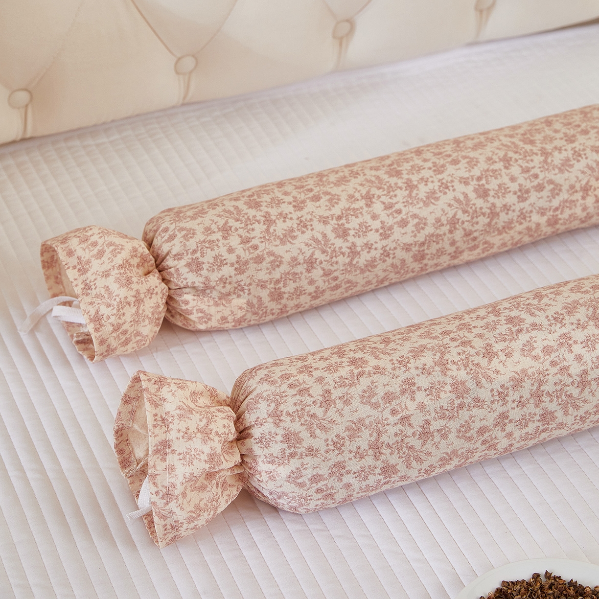 91家纺网 家纺一手货源 找家纺 梦叶草 2026新款全棉圆柱碎花荞麦颈椎枕枕头枕芯 全棉圆柱碎花荞麦颈椎枕-碎花粉