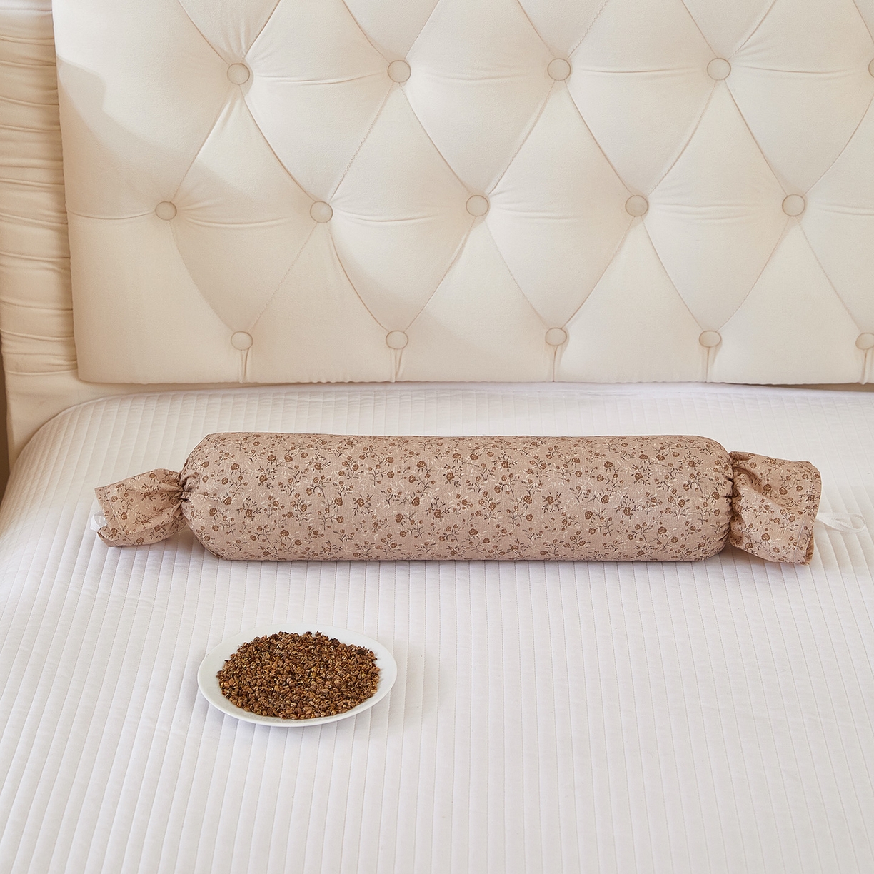 91家纺网 家纺一手货源 找家纺 梦叶草 2026新款全棉圆柱碎花荞麦颈椎枕枕头枕芯 全棉圆柱碎花荞麦颈椎枕-碎花咖