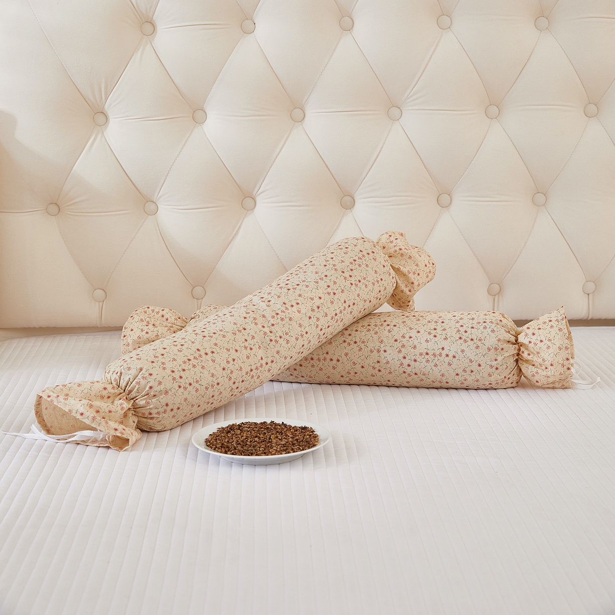 91家纺网 家纺一手货源 找家纺 梦叶草 2026新款全棉圆柱碎花荞麦颈椎枕枕头枕芯 全棉圆柱碎花荞麦颈椎枕-碎花米黄