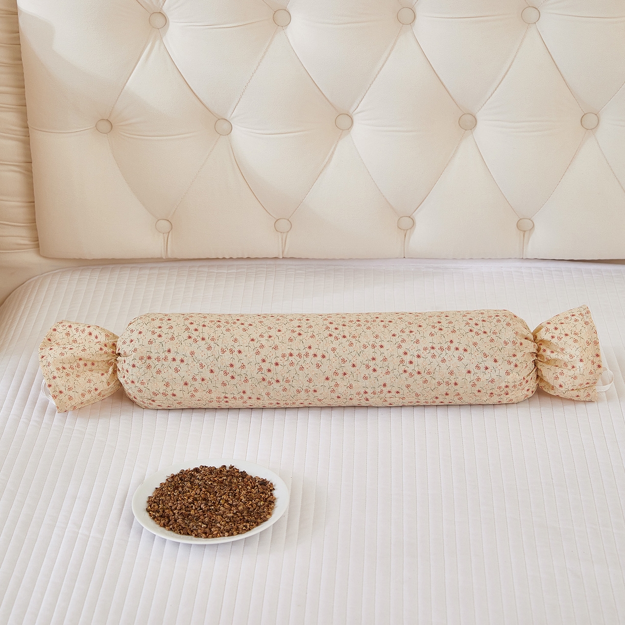 91家纺网 家纺一手货源 找家纺 梦叶草 2026新款全棉圆柱碎花荞麦颈椎枕枕头枕芯 全棉圆柱碎花荞麦颈椎枕-碎花米黄