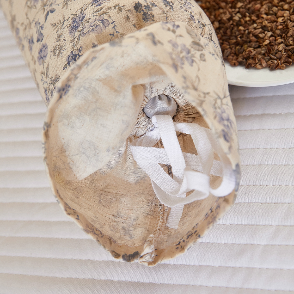 91家纺网 家纺一手货源 找家纺 梦叶草 2026新款全棉圆柱碎花荞麦颈椎枕枕头枕芯 全棉圆柱碎花荞麦颈椎枕-碎花蓝