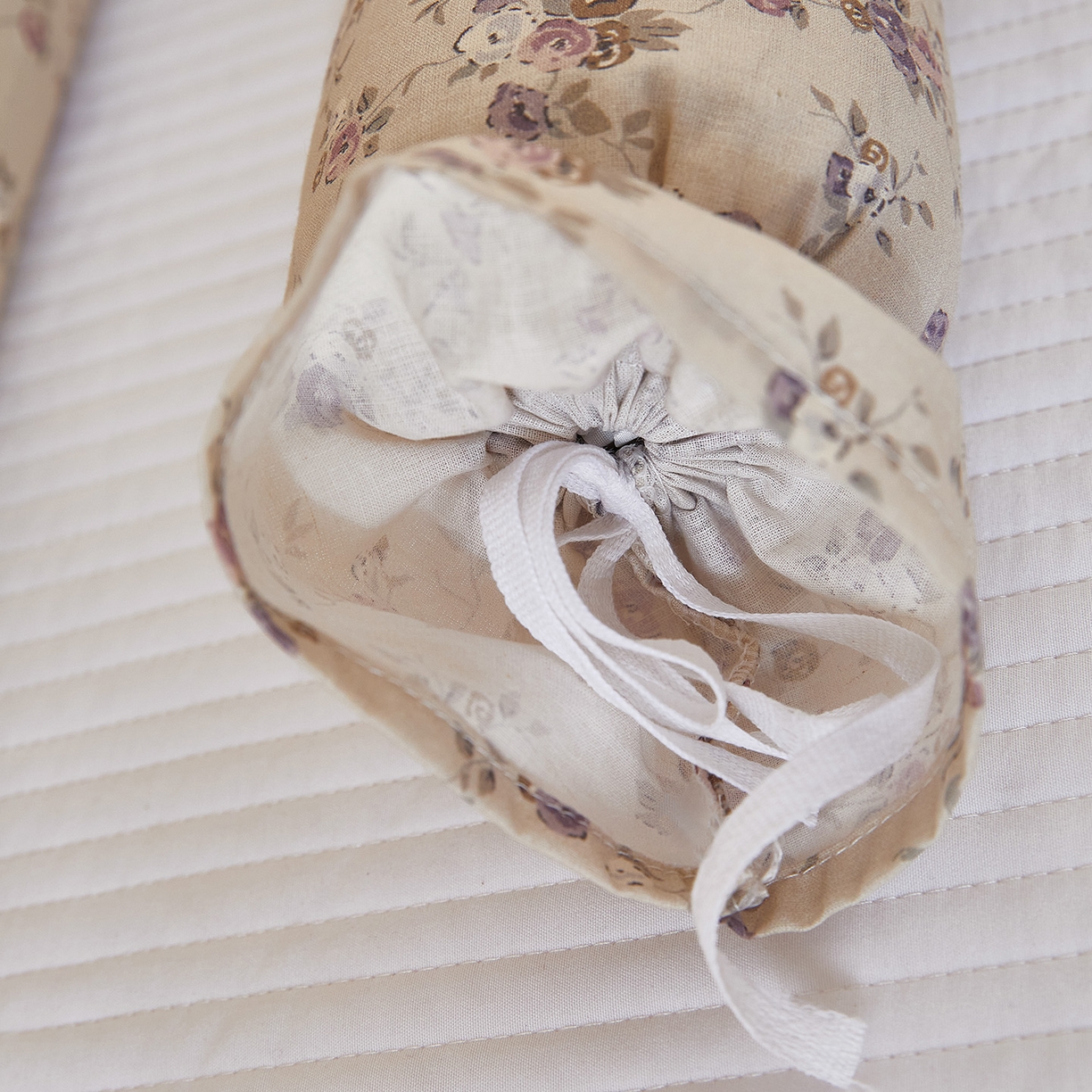 91家纺网 家纺一手货源 找家纺 梦叶草 2026新款全棉圆柱碎花荞麦颈椎枕枕头枕芯 全棉圆柱碎花荞麦颈椎枕-碎花紫