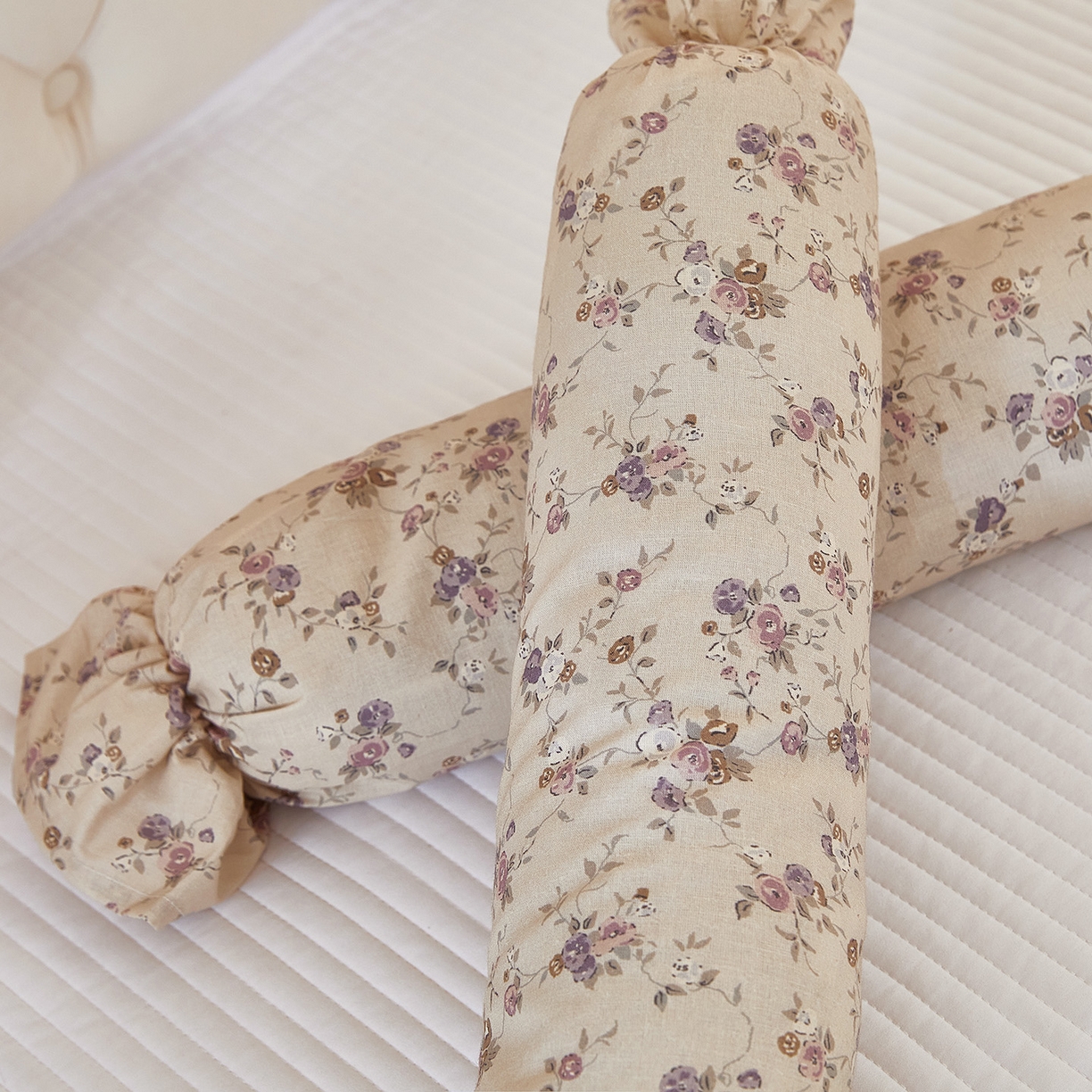 91家纺网 家纺一手货源 找家纺 梦叶草 2026新款全棉圆柱碎花荞麦颈椎枕枕头枕芯 全棉圆柱碎花荞麦颈椎枕-碎花紫