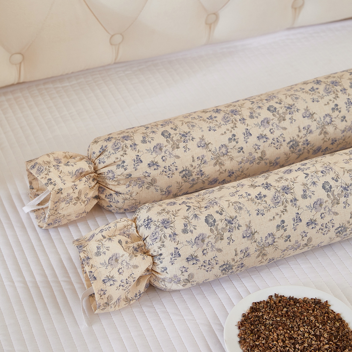 91家纺网 家纺一手货源 找家纺 梦叶草 2026新款全棉圆柱碎花荞麦颈椎枕枕头枕芯 全棉圆柱碎花荞麦颈椎枕-碎花蓝