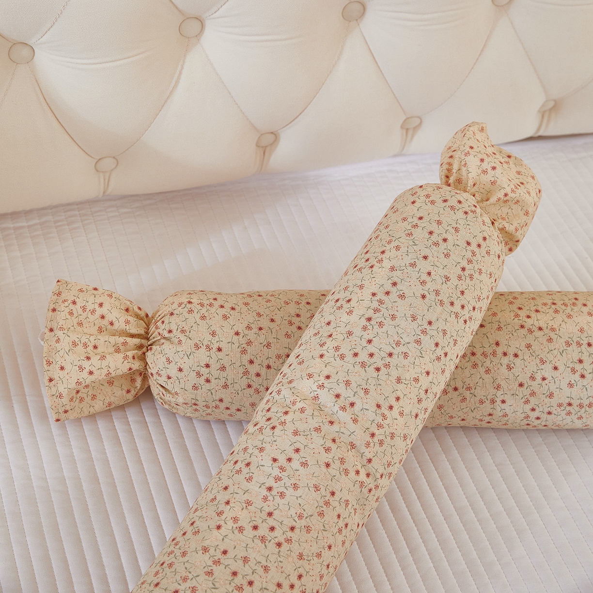 91家纺网 家纺一手货源 找家纺 梦叶草 2026新款全棉圆柱碎花荞麦颈椎枕枕头枕芯 全棉圆柱碎花荞麦颈椎枕-碎花米黄