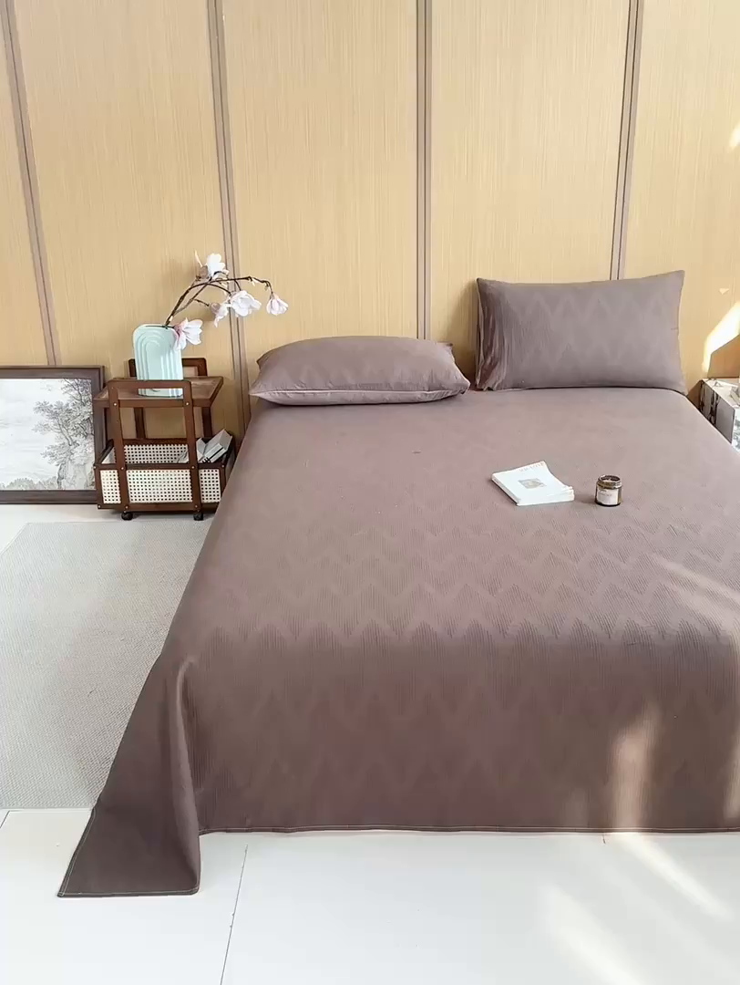 91家纺网 家纺一手货源 找家纺 灰鲸 2026新款全棉简约三层纱色织提花单品床单 影韵-摩卡