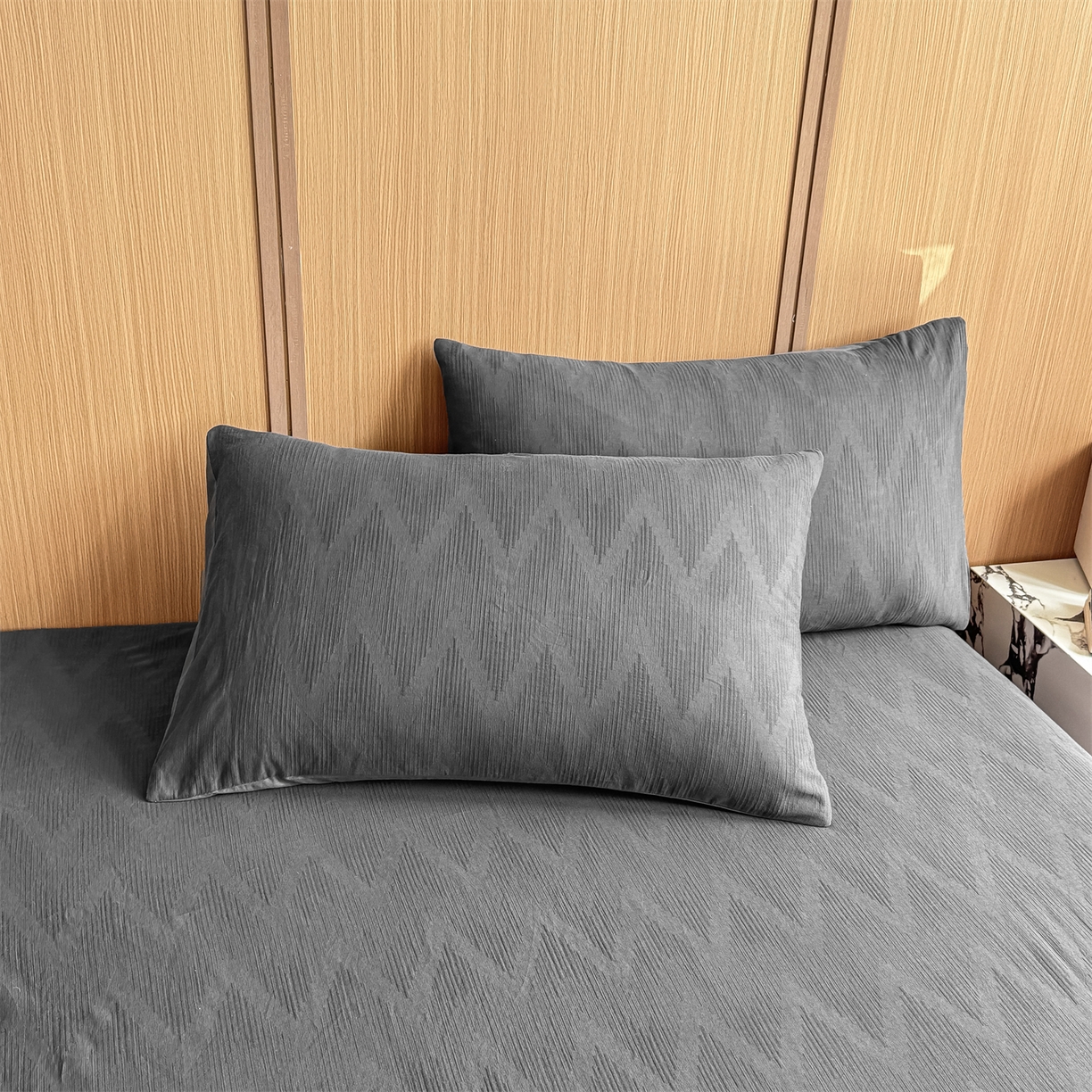 91家纺网 家纺一手货源 找家纺 灰鲸 2026新款全棉简约三层纱色织提花单品床单 影韵-素墨