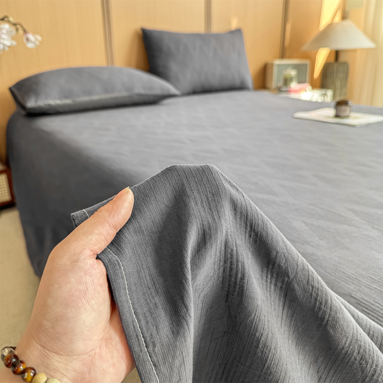 91家纺网 家纺一手货源 找家纺 灰鲸 2026新款全棉简约三层纱色织提花单品床单 影韵-素墨