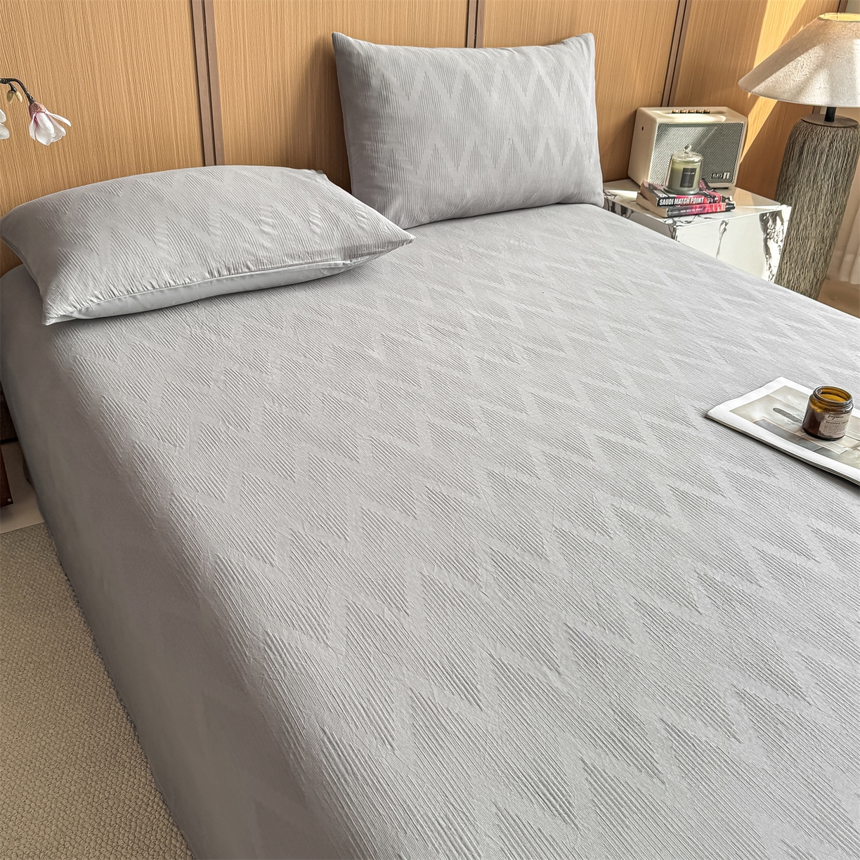 91家纺网 家纺一手货源 找家纺 灰鲸 2026新款全棉简约三层纱色织提花单品床单 影韵-雾灰