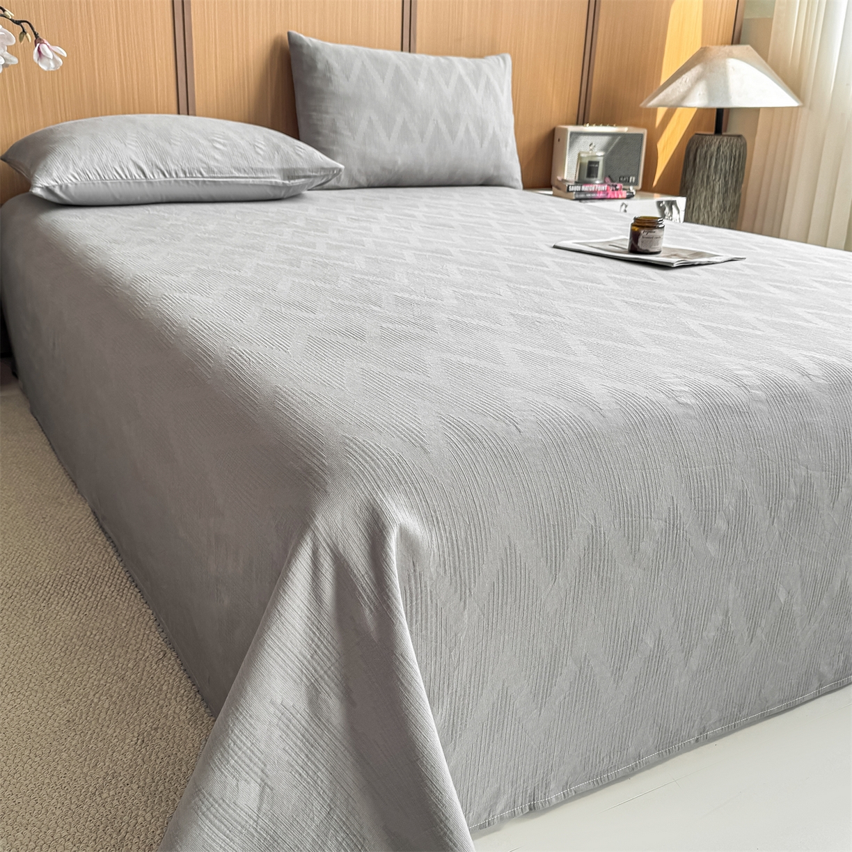 91家纺网 家纺一手货源 找家纺 灰鲸 2026新款全棉简约三层纱色织提花单品床单 影韵-雾灰