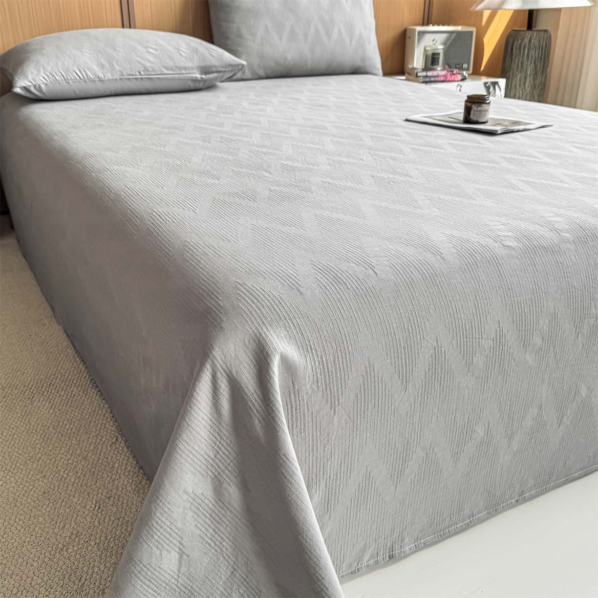91家纺网 家纺一手货源 找家纺 灰鲸 2026新款全棉简约三层纱色织提花单品床单 影韵-雾灰