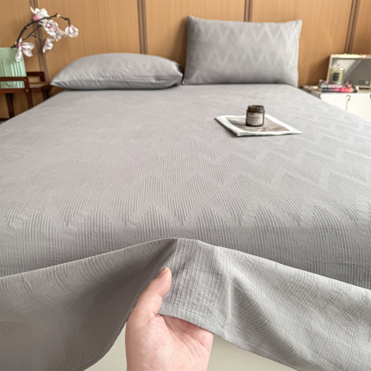 91家纺网 家纺一手货源 找家纺 灰鲸 2026新款全棉简约三层纱色织提花单品床单 影韵-雾灰