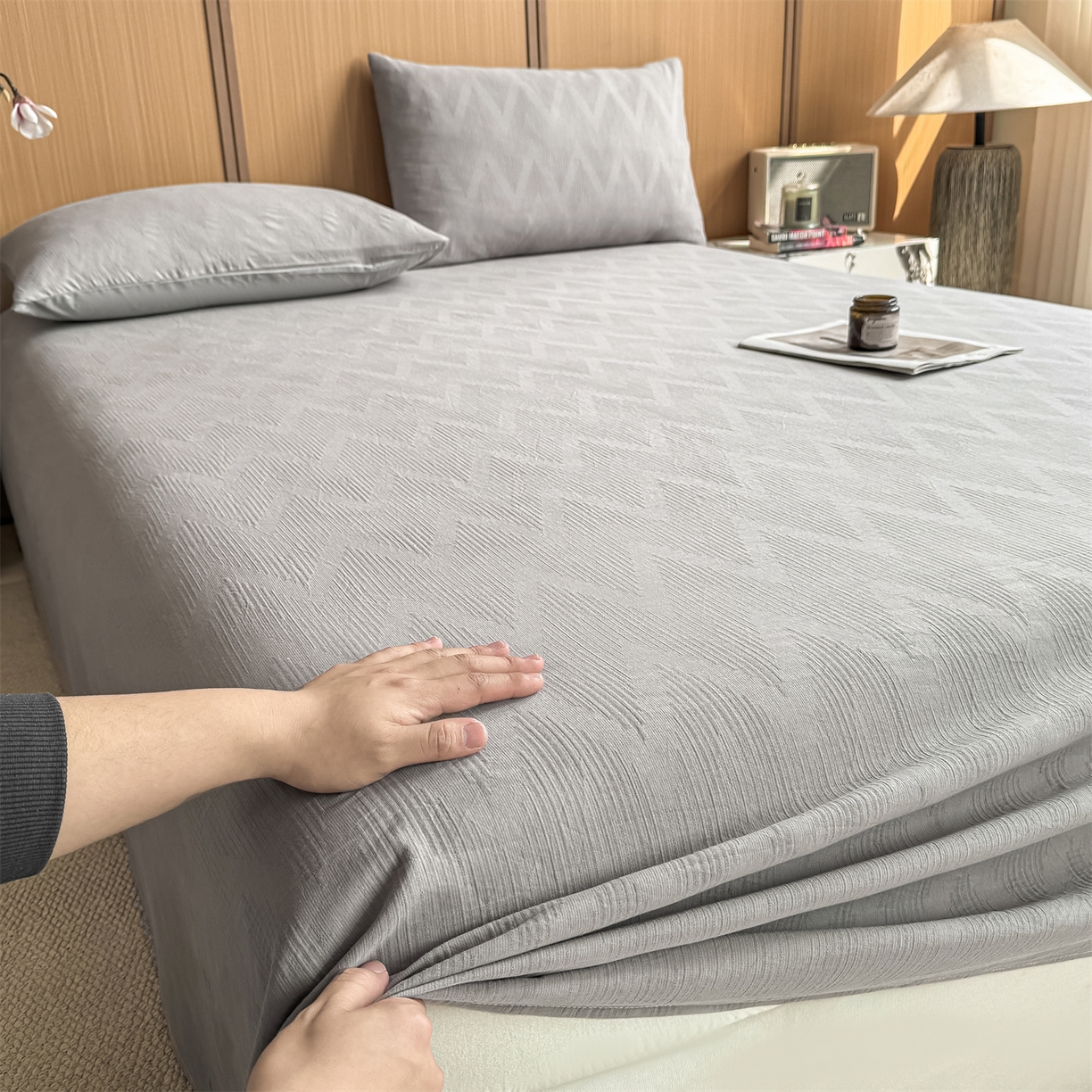 91家纺网 家纺一手货源 找家纺 灰鲸 2026新款全棉简约三层纱色织提花单品床单 影韵-雾灰