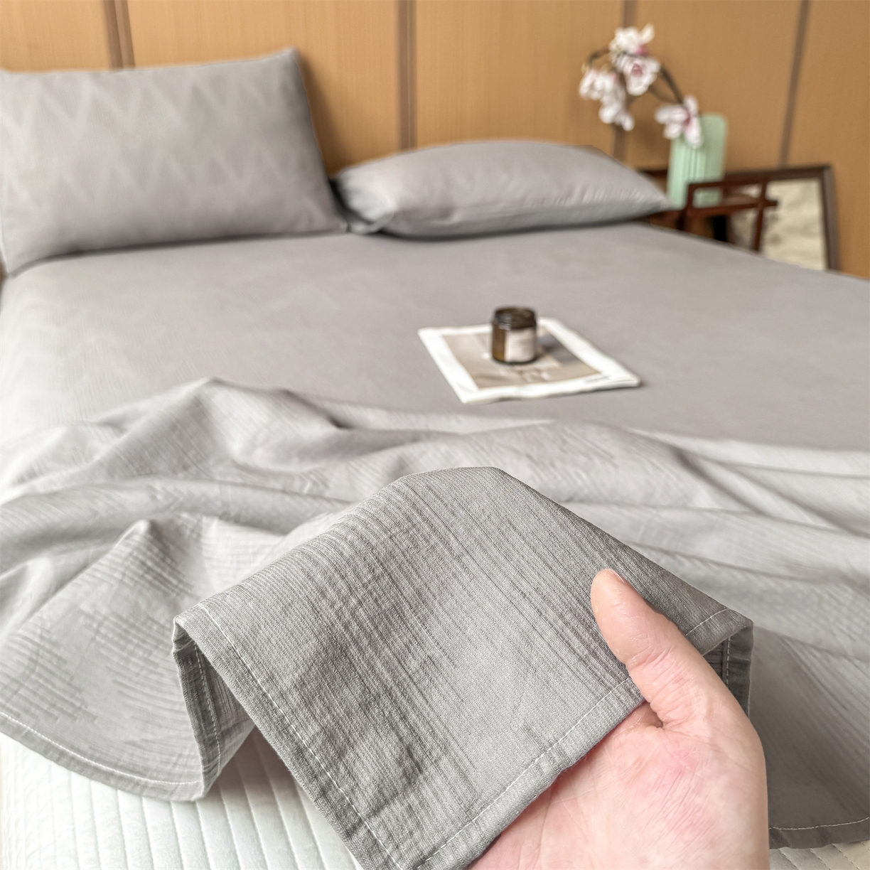 91家纺网 家纺一手货源 找家纺 灰鲸 2026新款全棉简约三层纱色织提花单品床单 影韵-雾灰