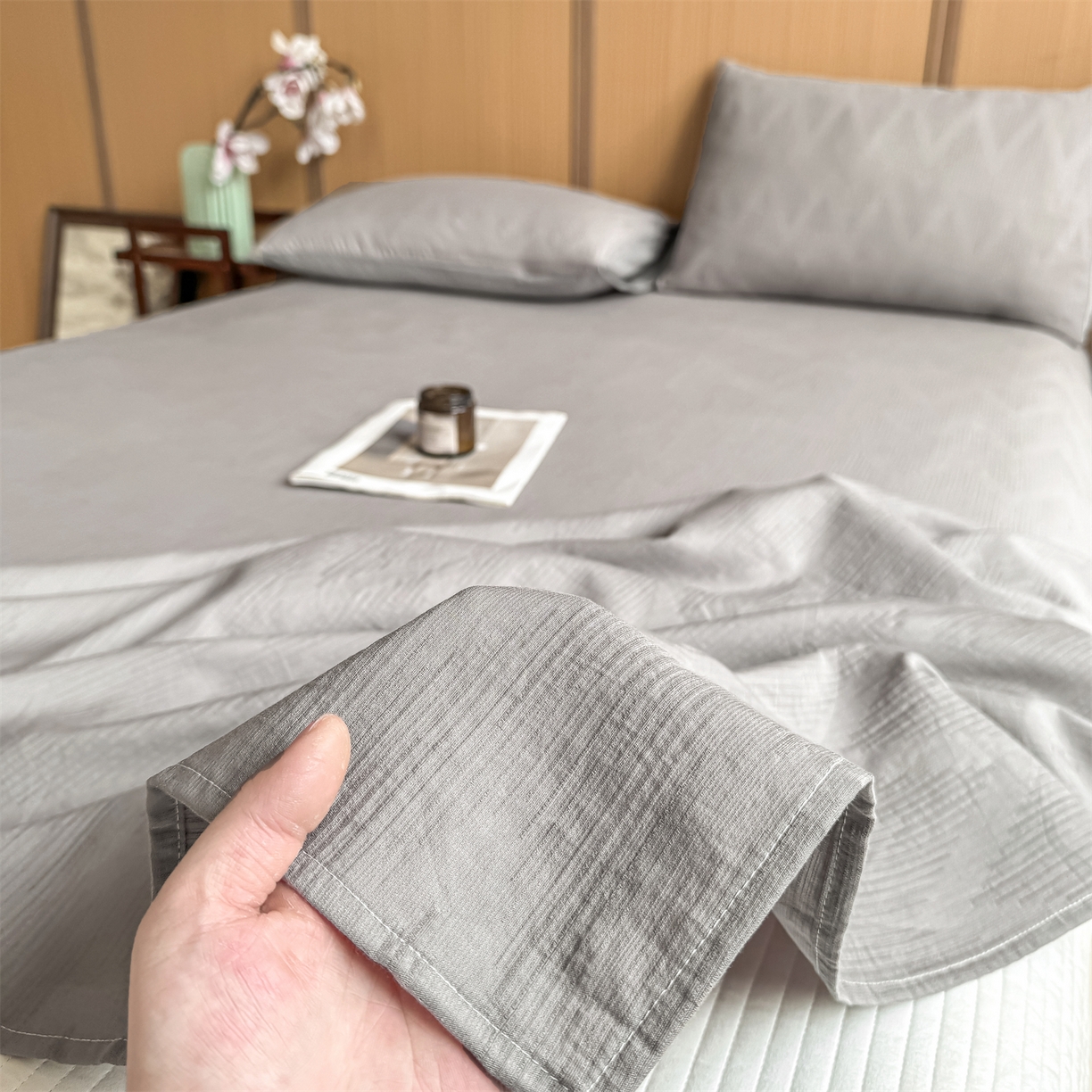 91家纺网 家纺一手货源 找家纺 灰鲸 2026新款全棉简约三层纱色织提花单品床单 影韵-雾灰