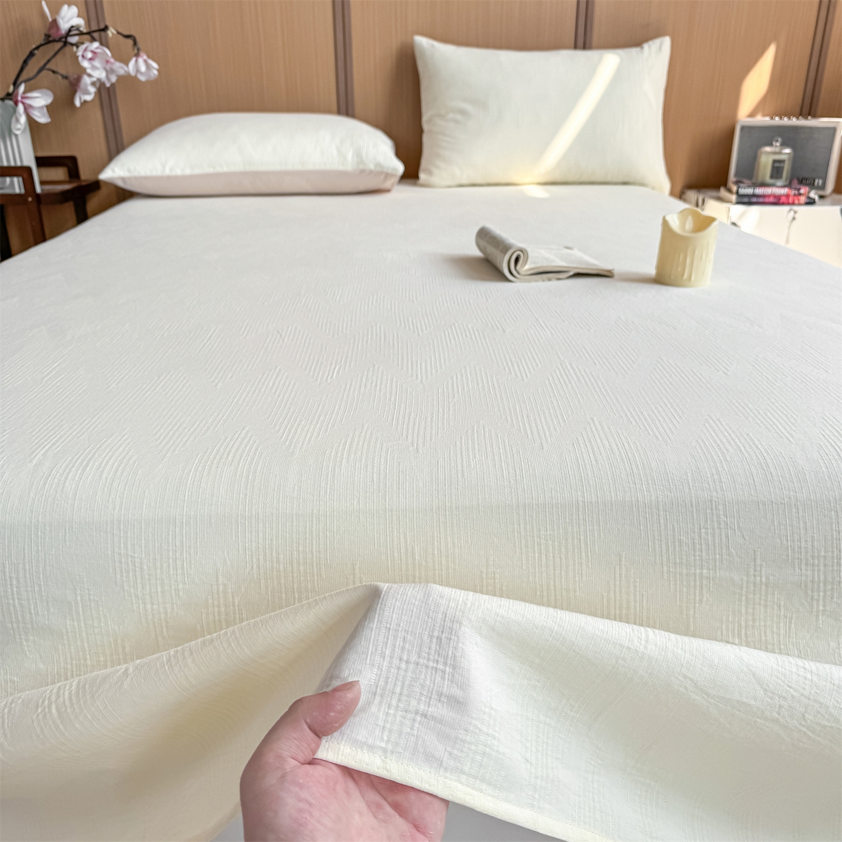 91家纺网 家纺一手货源 找家纺 灰鲸 2026新款全棉简约三层纱色织提花单品床单 影韵-杏仁奶霜