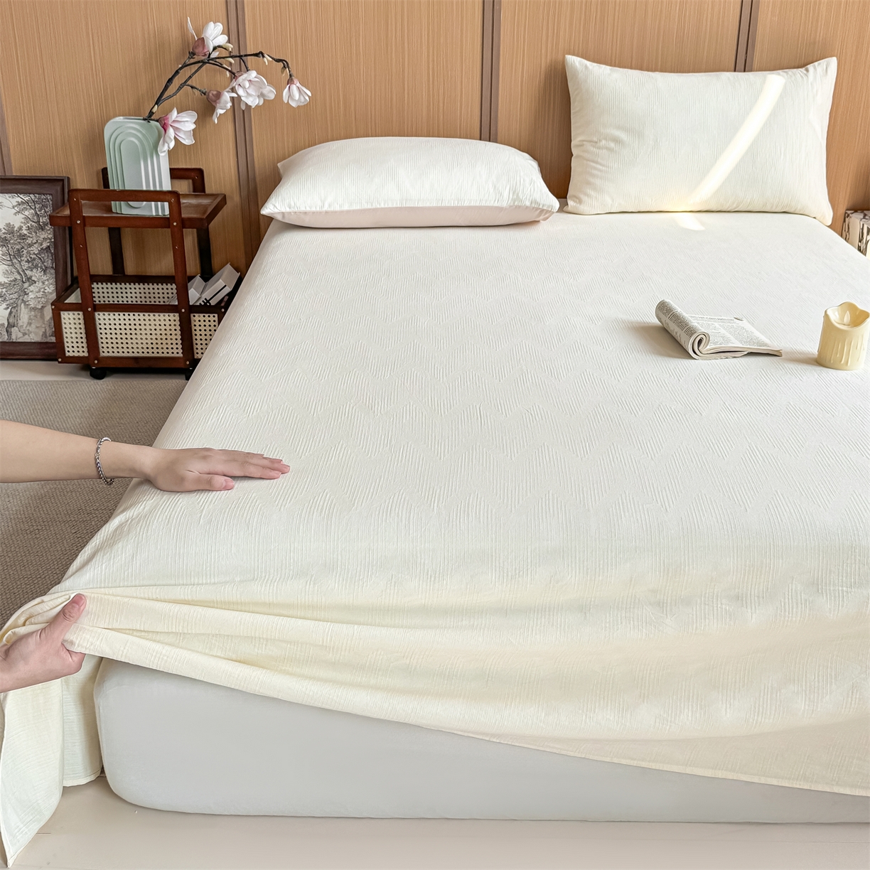 91家纺网 家纺一手货源 找家纺 灰鲸 2026新款全棉简约三层纱色织提花单品床单 影韵-杏仁奶霜