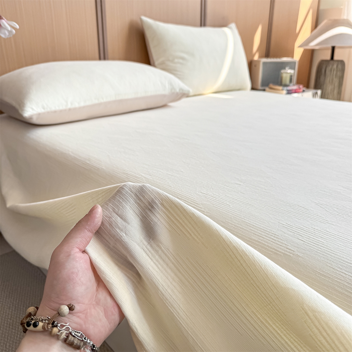 91家纺网 家纺一手货源 找家纺 灰鲸 2026新款全棉简约三层纱色织提花单品床单 影韵-杏仁奶霜