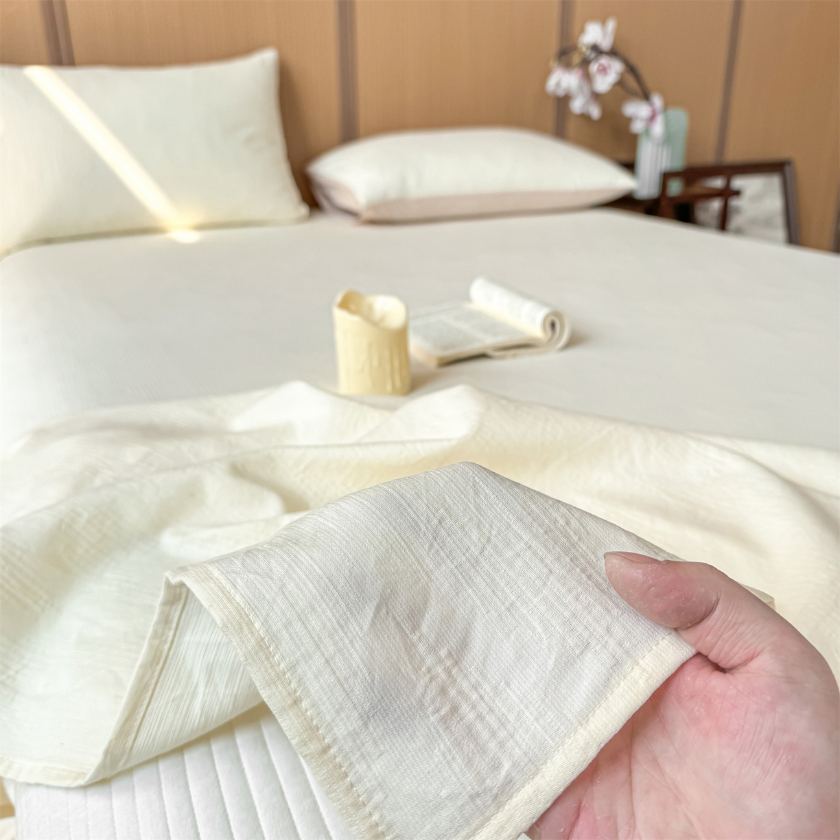 91家纺网 家纺一手货源 找家纺 灰鲸 2026新款全棉简约三层纱色织提花单品床单 影韵-杏仁奶霜