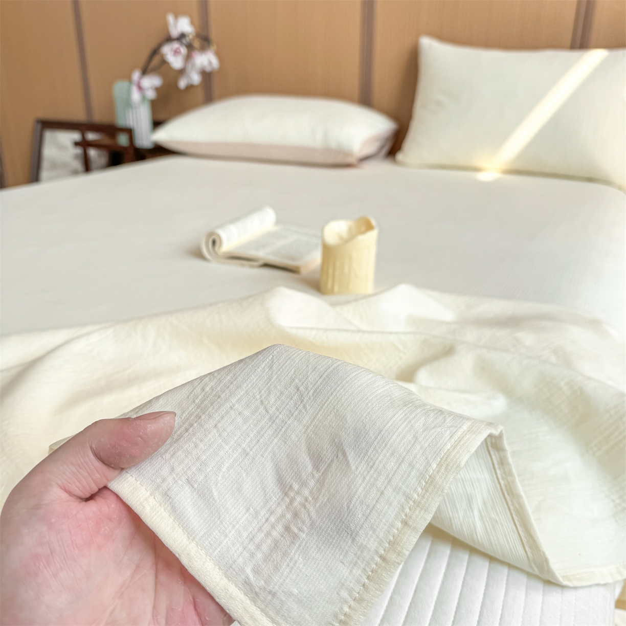 91家纺网 家纺一手货源 找家纺 灰鲸 2026新款全棉简约三层纱色织提花单品床单 影韵-杏仁奶霜