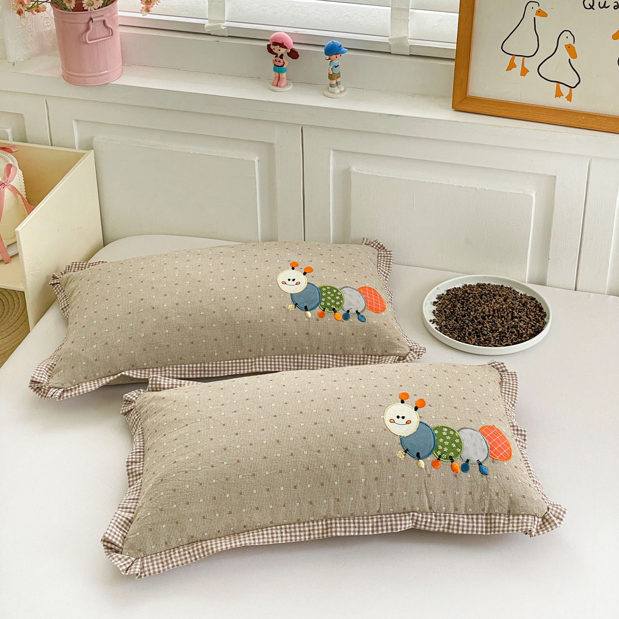 91家纺网 家纺一手货源 找家纺 （总）梦叶草 2026新款全棉色织荞麦枕糖果虫荞麦枕枕头枕芯