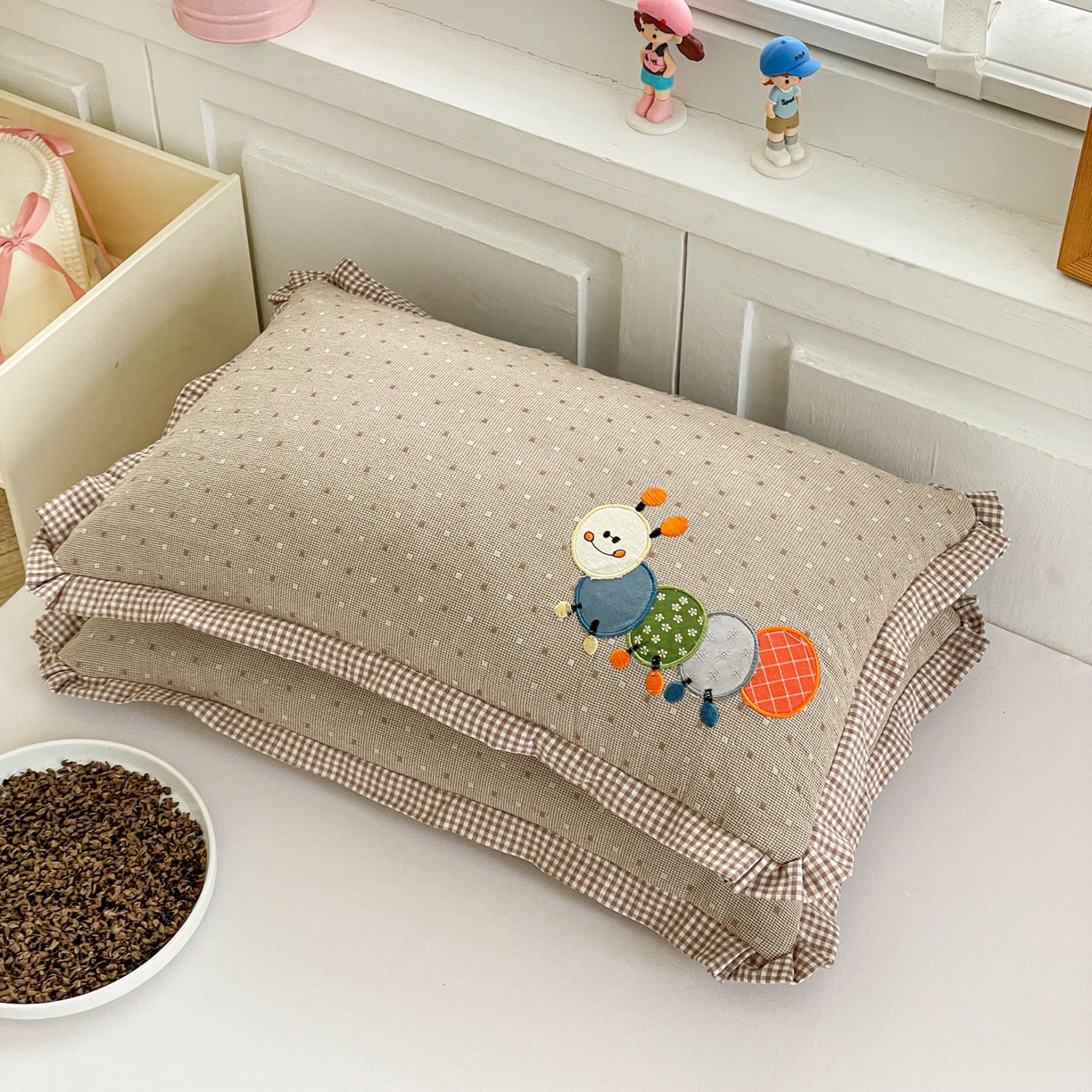 91家纺网 家纺一手货源 找家纺 梦叶草 2026新款全棉色织荞麦枕糖果虫荞麦枕枕头枕芯 糖果虫-咖色