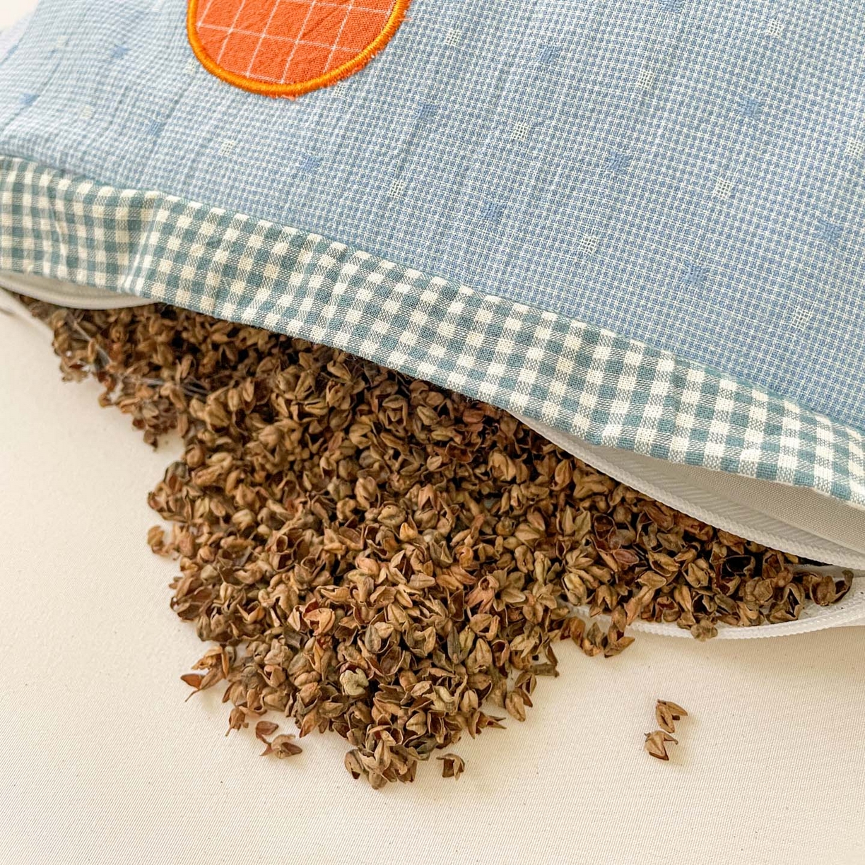 91家纺网 家纺一手货源 找家纺 梦叶草 2026新款全棉色织荞麦枕糖果虫荞麦枕枕头枕芯 糖果虫-蓝色