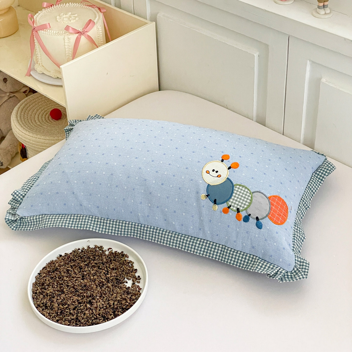 91家纺网 家纺一手货源 找家纺 梦叶草 2026新款全棉色织荞麦枕糖果虫荞麦枕枕头枕芯 糖果虫-蓝色