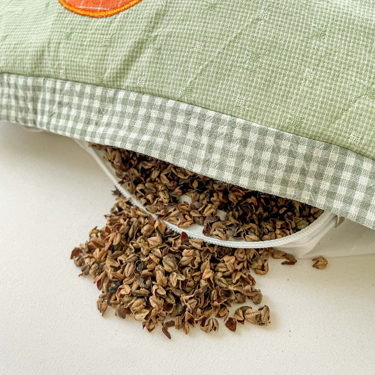 91家纺网 家纺一手货源 找家纺 梦叶草 2026新款全棉色织荞麦枕糖果虫荞麦枕枕头枕芯 糖果虫-绿色