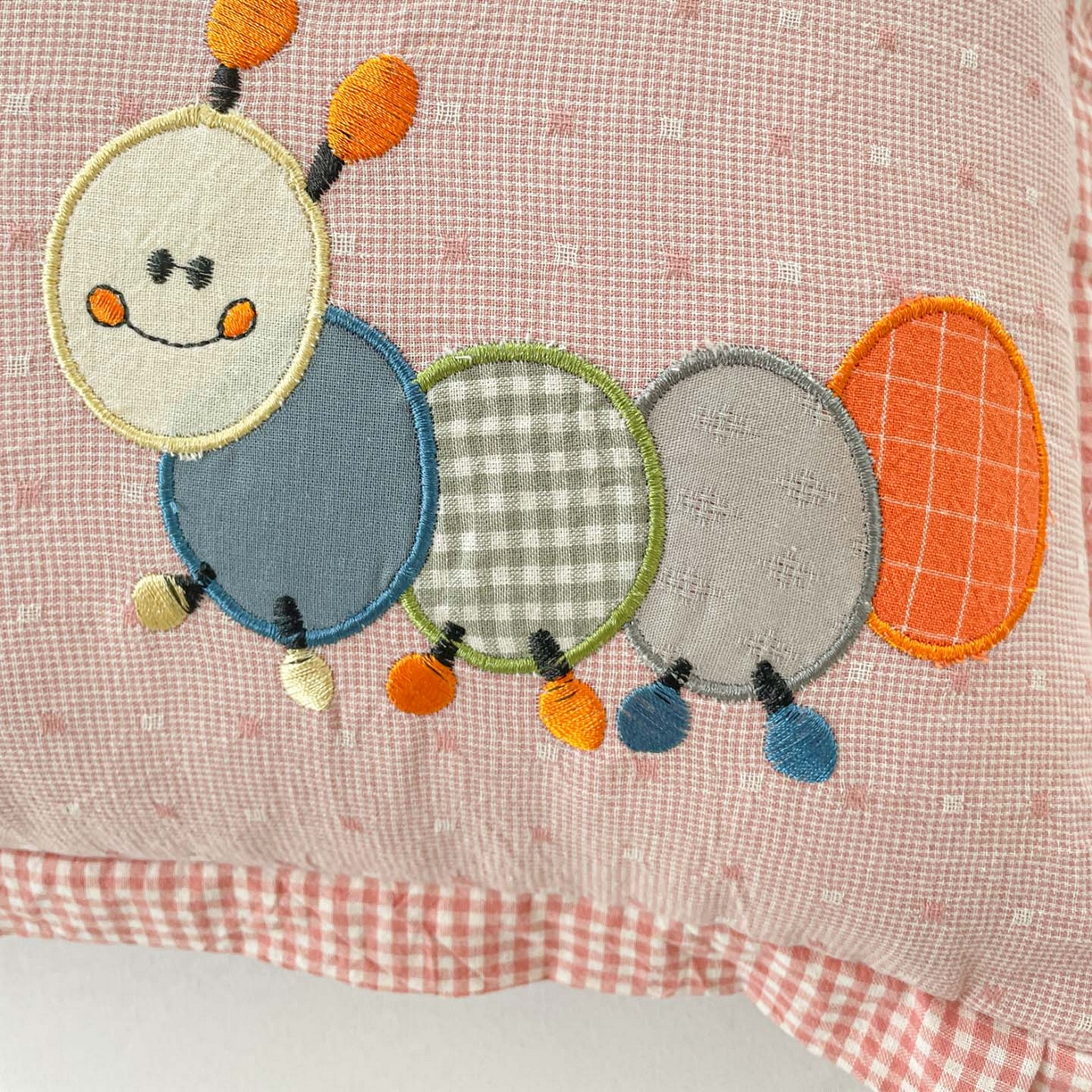 91家纺网 家纺一手货源 找家纺 梦叶草 2026新款全棉色织荞麦枕糖果虫荞麦枕枕头枕芯 糖果虫-粉色