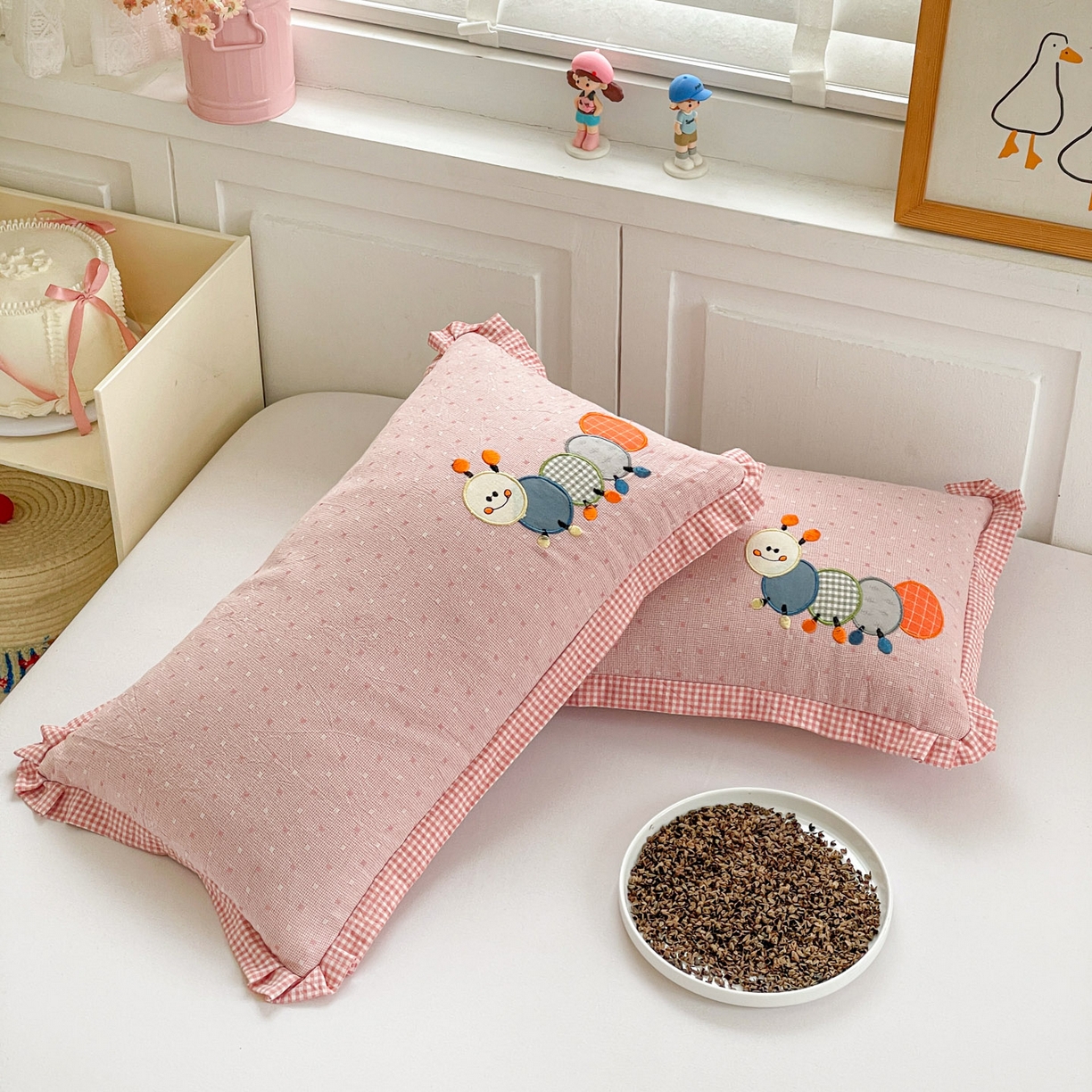 91家纺网 家纺一手货源 找家纺 梦叶草 2026新款全棉色织荞麦枕糖果虫荞麦枕枕头枕芯 糖果虫-粉色