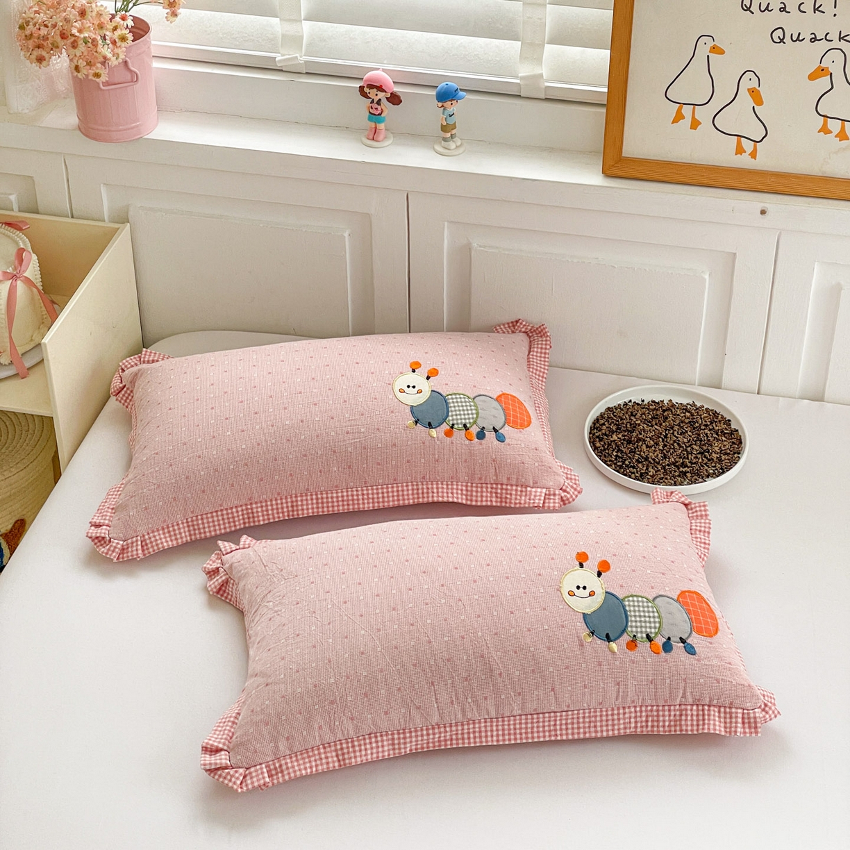 91家纺网 家纺一手货源 找家纺 梦叶草 2026新款全棉色织荞麦枕糖果虫荞麦枕枕头枕芯 糖果虫-粉色