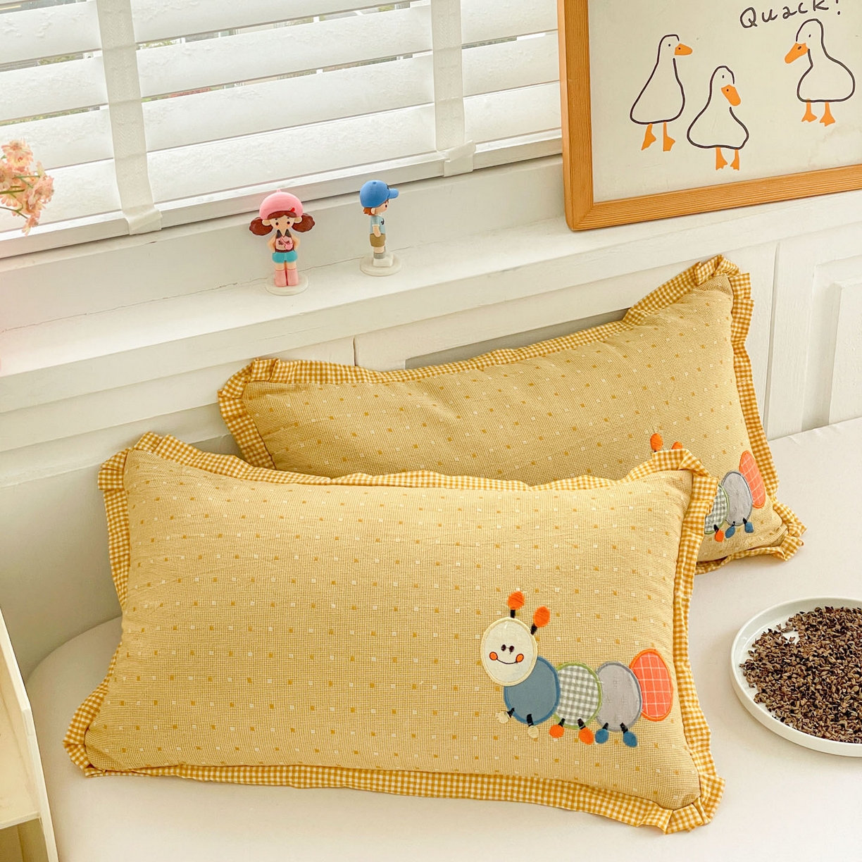 91家纺网 家纺一手货源 找家纺 梦叶草 2026新款全棉色织荞麦枕糖果虫荞麦枕枕头枕芯 糖果虫-米黄