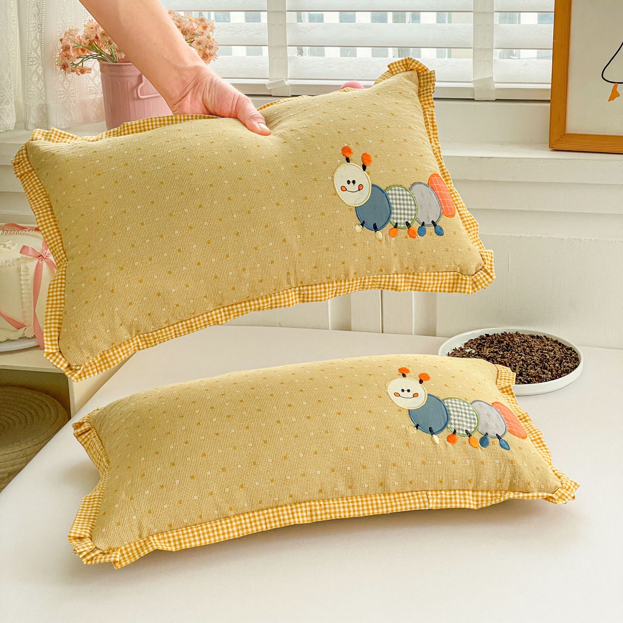 91家纺网 家纺一手货源 找家纺 梦叶草 2026新款全棉色织荞麦枕糖果虫荞麦枕枕头枕芯 糖果虫-米黄