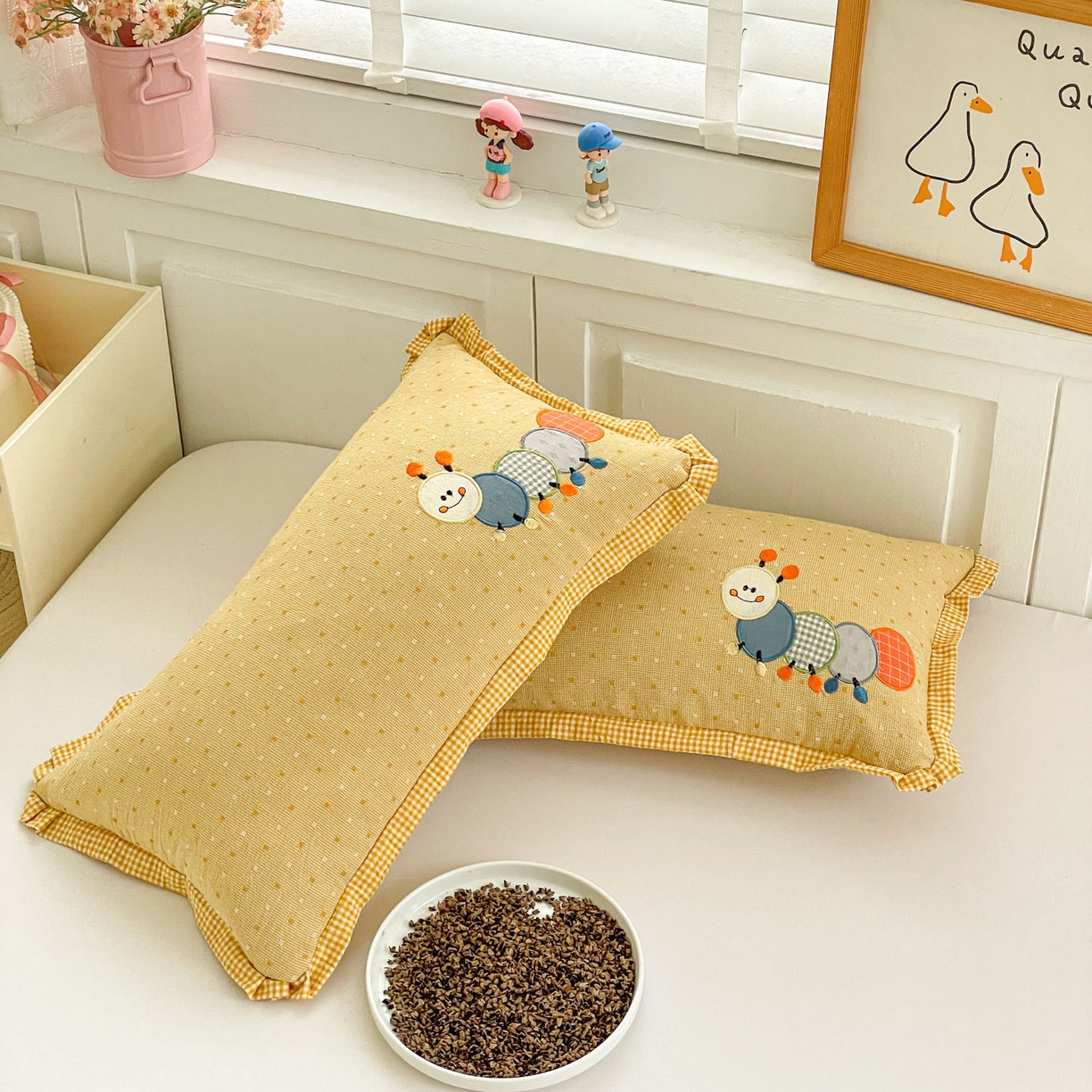 91家纺网 家纺一手货源 找家纺 梦叶草 2026新款全棉色织荞麦枕糖果虫荞麦枕枕头枕芯 糖果虫-米黄