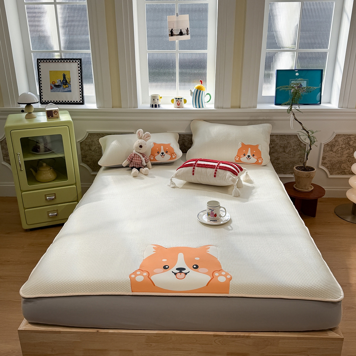 91家纺网 家纺一手货源 找家纺 Sweet dreams甜梦 2026新款A类锦氨异性贴布高端豆豆凉席-场景1 调皮狗