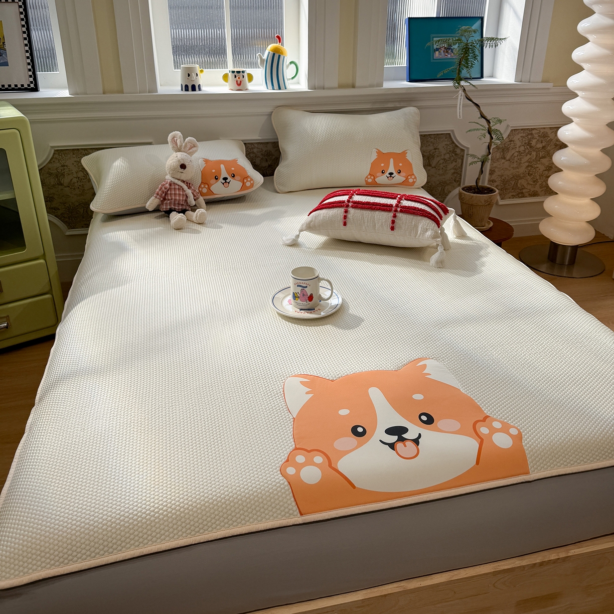 91家纺网 家纺一手货源 找家纺 Sweet dreams甜梦 2026新款A类锦氨异性贴布高端豆豆凉席-场景1 调皮狗