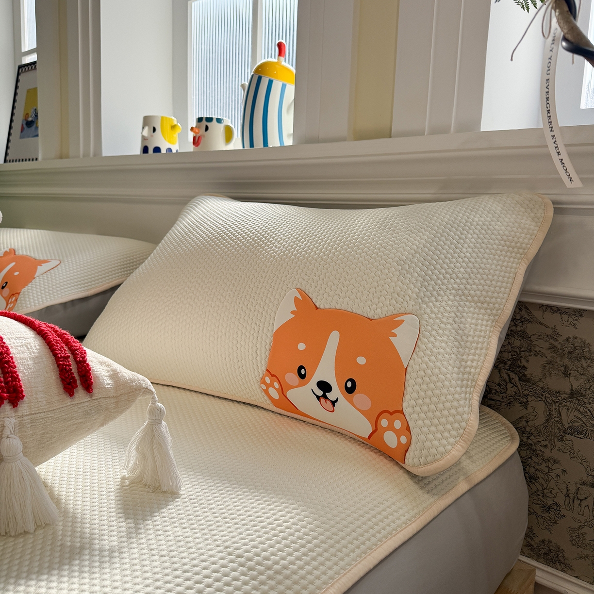 91家纺网 家纺一手货源 找家纺 Sweet dreams甜梦 2026新款A类锦氨异性贴布高端豆豆凉席-场景1 调皮狗