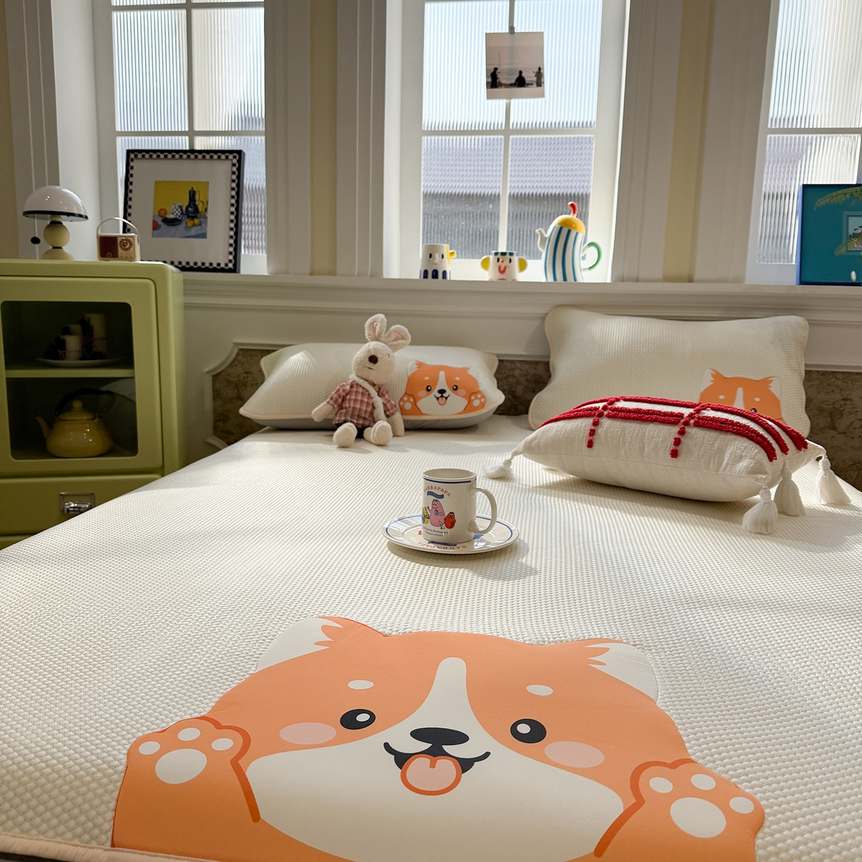 91家纺网 家纺一手货源 找家纺 Sweet dreams甜梦 2026新款A类锦氨异性贴布高端豆豆凉席-场景1 调皮狗