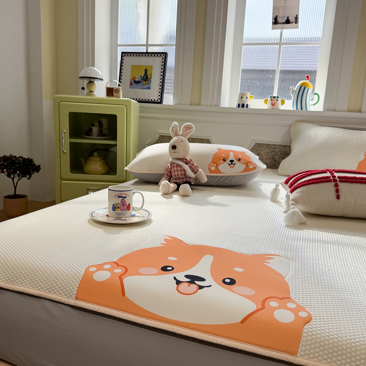 91家纺网 家纺一手货源 找家纺 Sweet dreams甜梦 2026新款A类锦氨异性贴布高端豆豆凉席-场景1 调皮狗