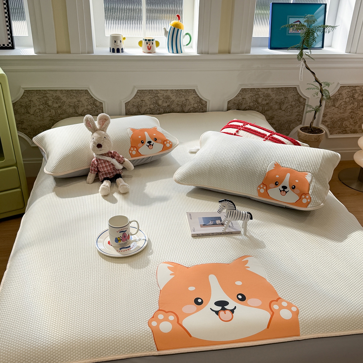 91家纺网 家纺一手货源 找家纺 Sweet dreams甜梦 2026新款A类锦氨异性贴布高端豆豆凉席-场景1 调皮狗