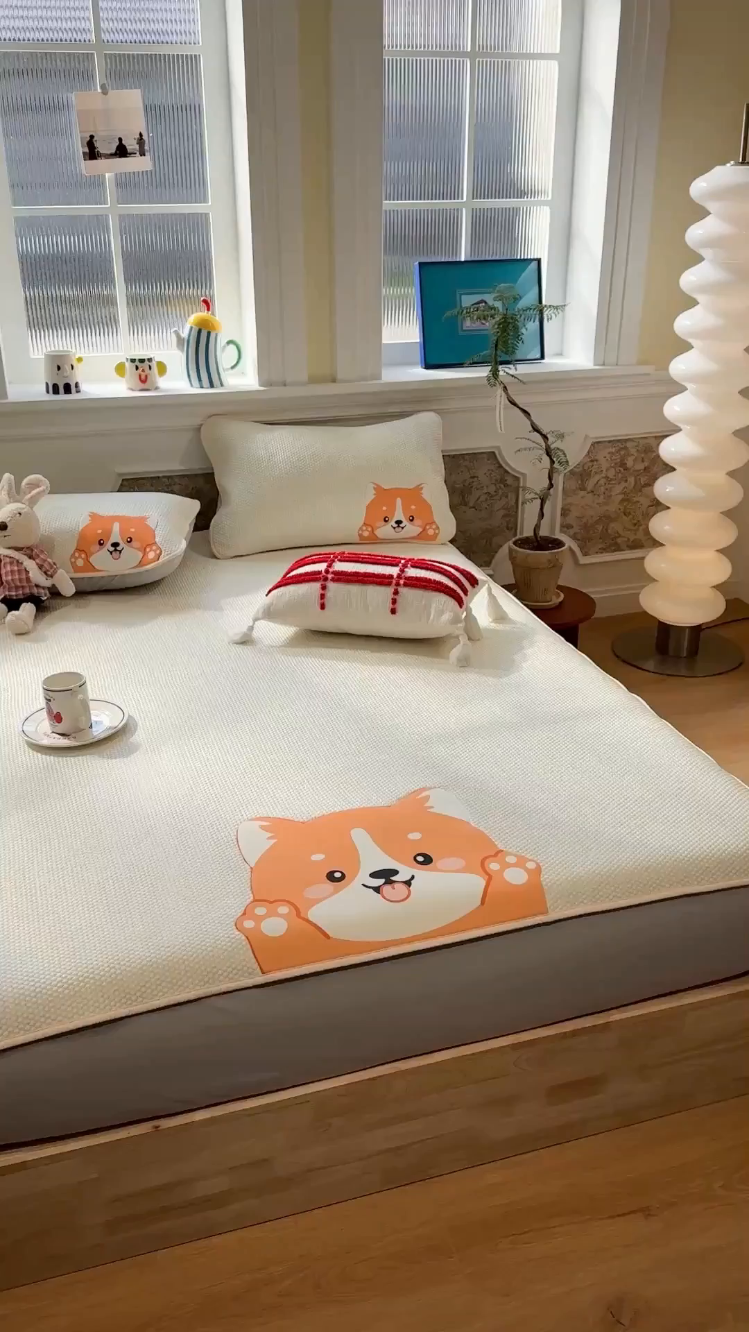 91家纺网 家纺一手货源 找家纺 Sweet dreams甜梦 2026新款A类锦氨异性贴布高端豆豆凉席-场景1 调皮狗