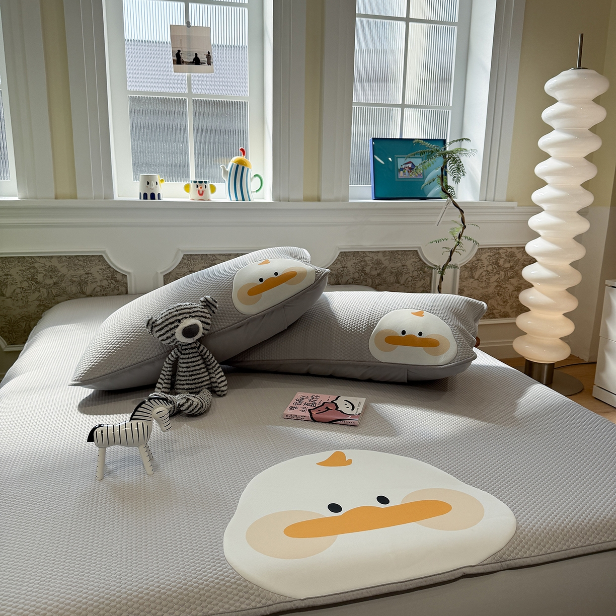 91家纺网 家纺一手货源 找家纺 Sweet dreams甜梦 2026新款A类锦氨异性贴布高端豆豆凉席-场景1 嘎嘎鸭