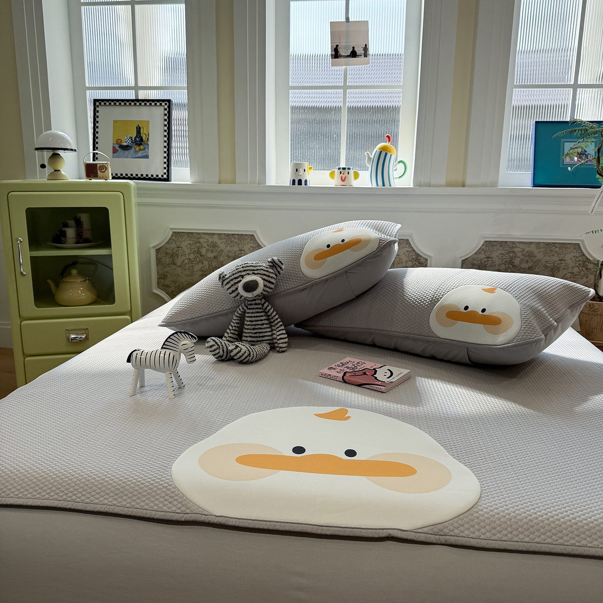 91家纺网 家纺一手货源 找家纺 Sweet dreams甜梦 2026新款A类锦氨异性贴布高端豆豆凉席-场景1 嘎嘎鸭