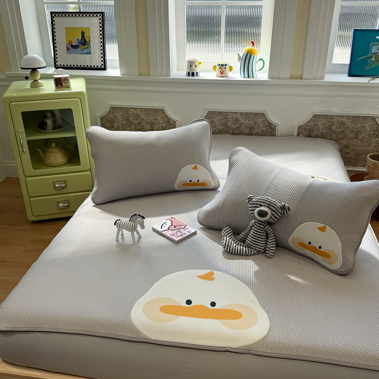 91家纺网 家纺一手货源 找家纺 Sweet dreams甜梦 2026新款A类锦氨异性贴布高端豆豆凉席-场景1 嘎嘎鸭