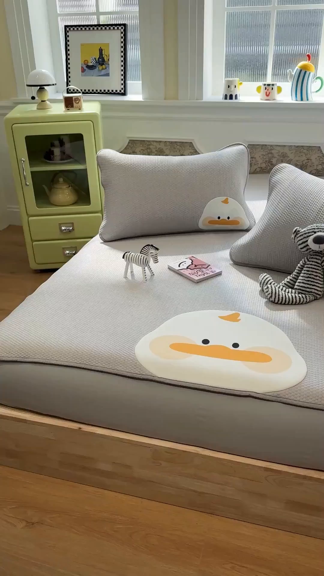 91家纺网 家纺一手货源 找家纺 Sweet dreams甜梦 2026新款A类锦氨异性贴布高端豆豆凉席-场景1 嘎嘎鸭