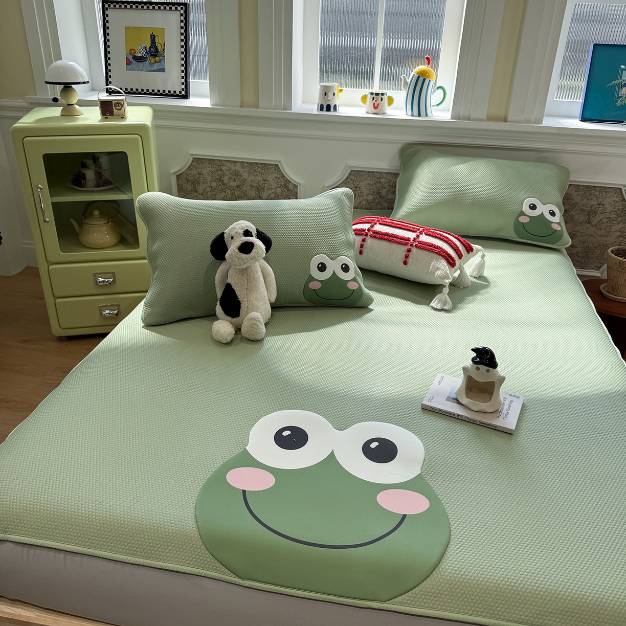 91家纺网 家纺一手货源 找家纺 Sweet dreams甜梦 2026新款A类锦氨异性贴布高端豆豆凉席-场景1 哈哈蛙